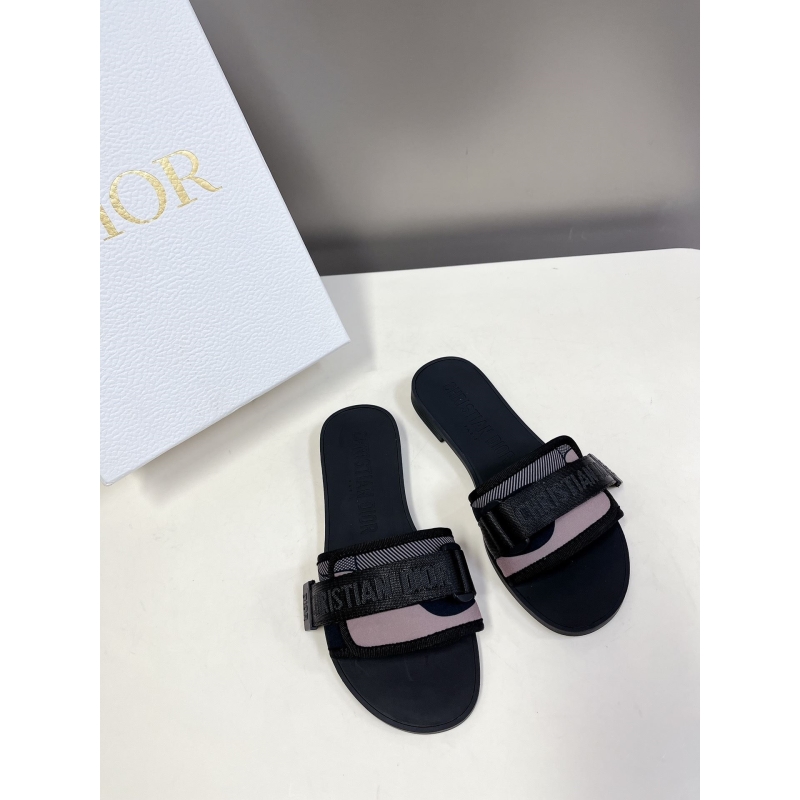 ch**an D*or slippers